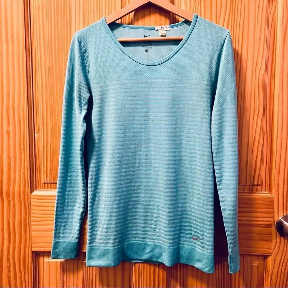 Nike Dri Fit light blue long sleeve moisture wicking long technical shirt top XS